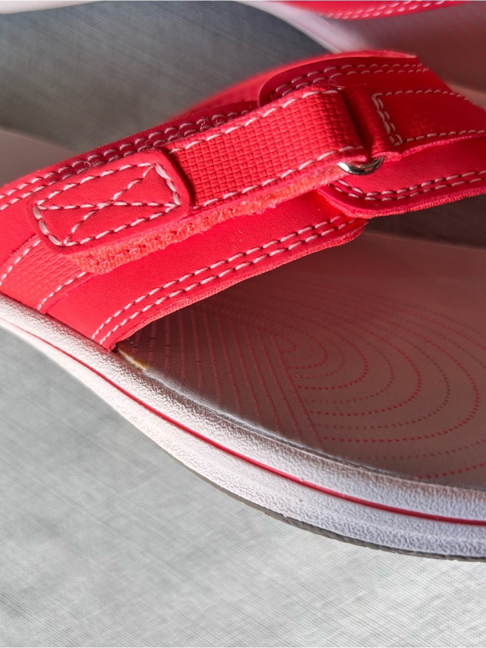 NEW Clarks Coral Orange Pink Women’s Thong Sandals 9 - Picture 4 of 8